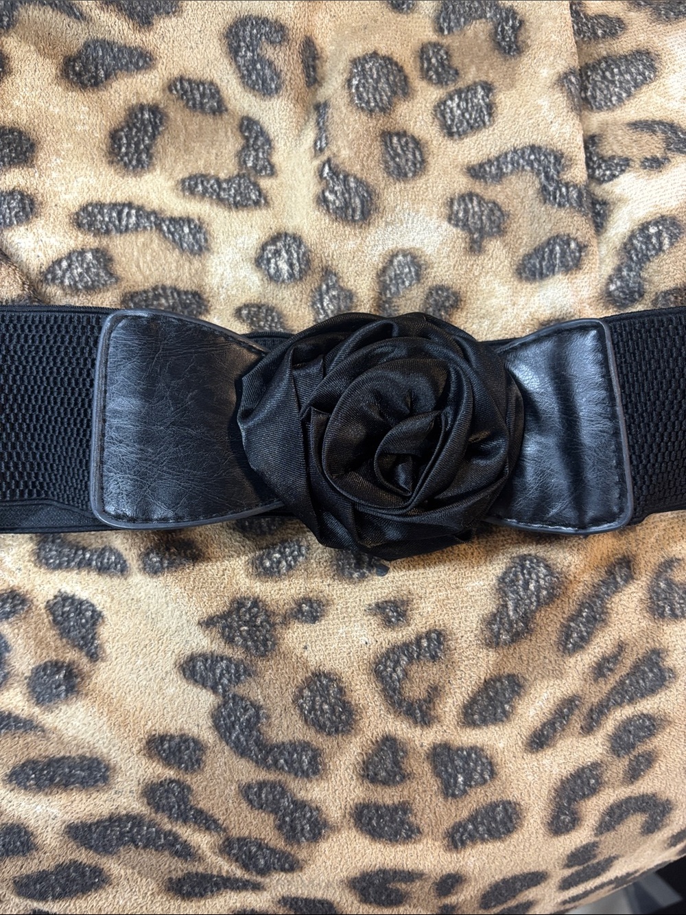 Woman’s Retro Black Elastic Waist Belt with Rose Accent